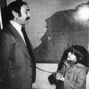 Boris Giuliano parla con una bambina
